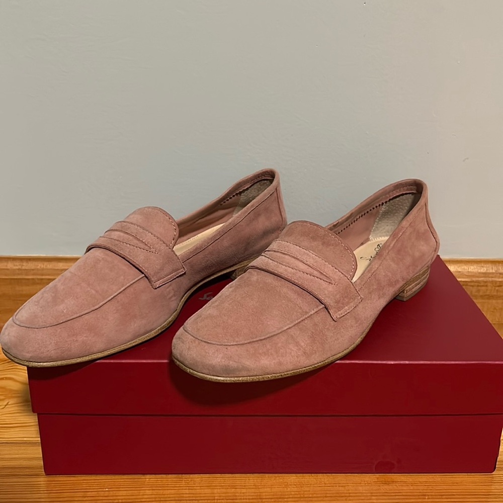 Vince Camuto blush toned suede size 8 loafers
